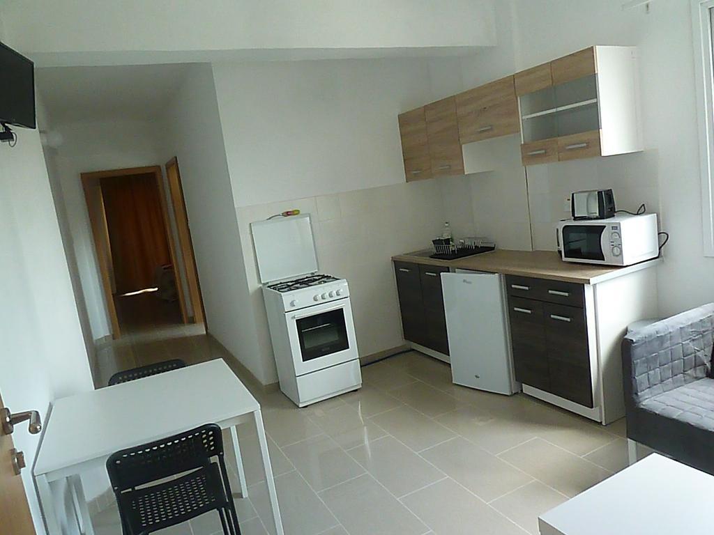 Valentinos Apartments Paphos Szoba fotó