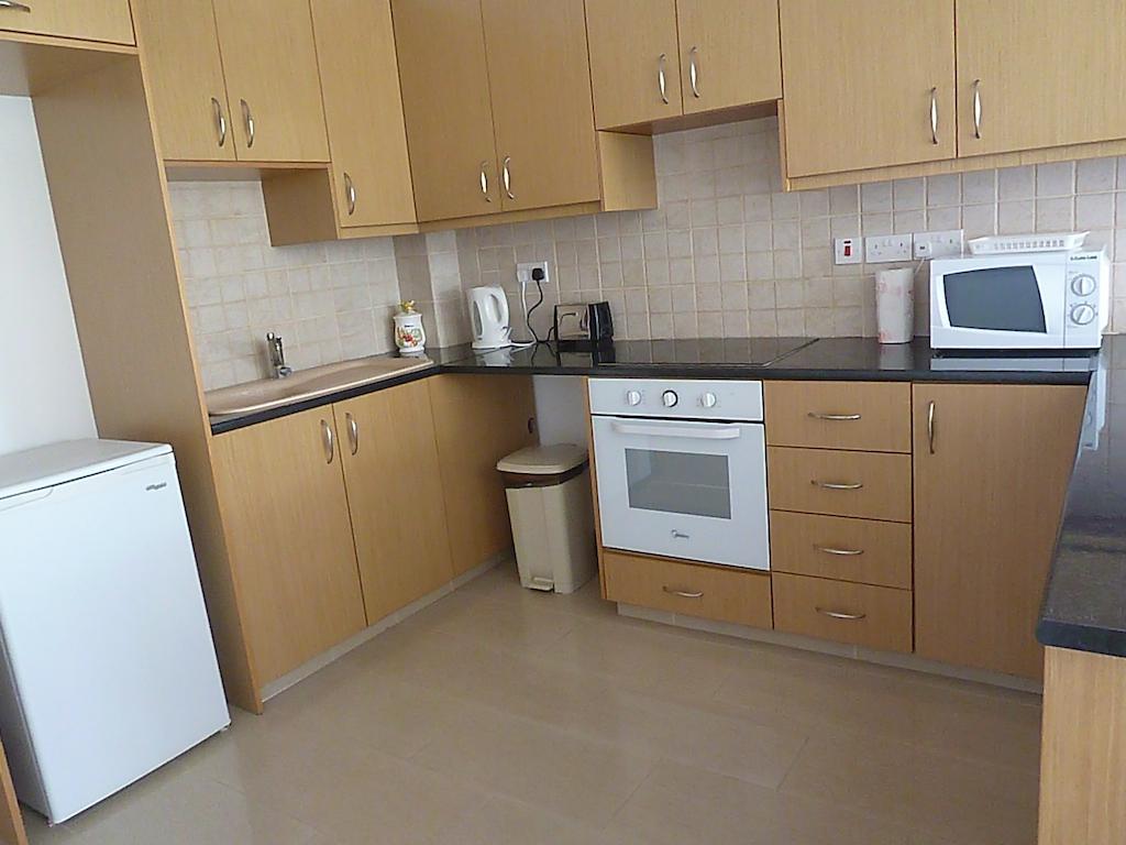 Valentinos Apartments Paphos Szoba fotó
