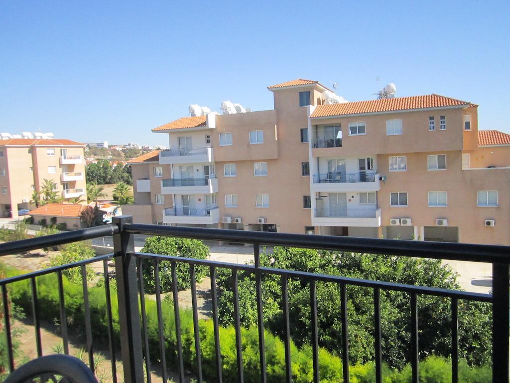 Valentinos Apartments Paphos Szoba fotó
